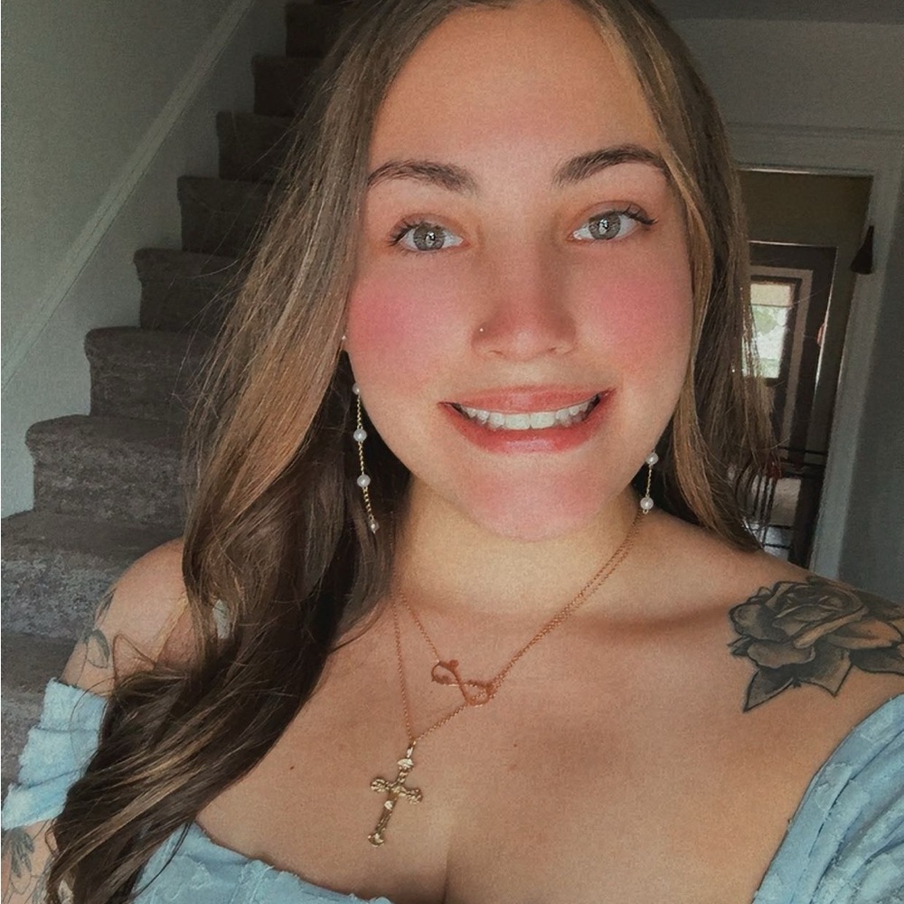 Meet your Posher, Angelina